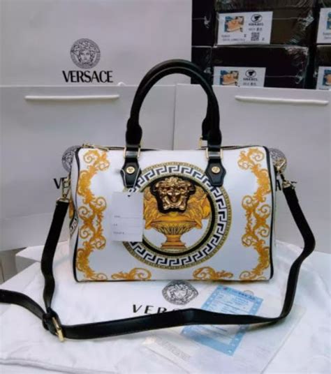 Dompet Versace Original Model Terbaru .